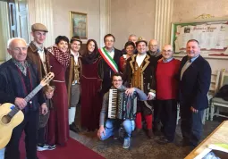 Le Maschere ricevute nel Palazzo comunale